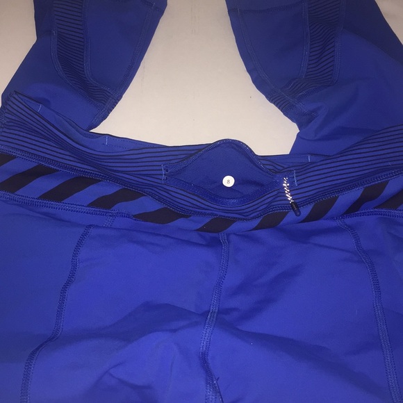 Lululemon inspire crop blue size 8 - Picture 3 of 8
